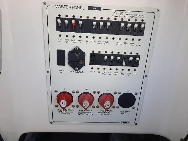 Slide: The Image of Tiara Convertible 3900 2008 - 76