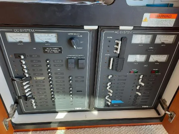 Slide: The Image of Tiara Convertible 3900 2008 - 77