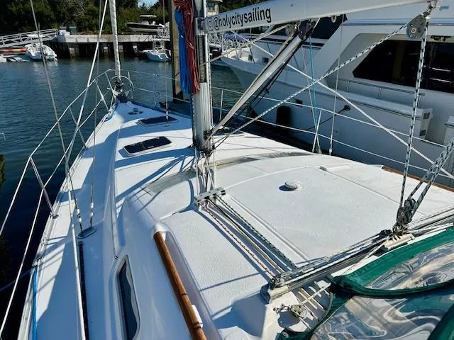 Slide: The Image of 2007 Beneteau 373 sailboat deck view at marina. - 31