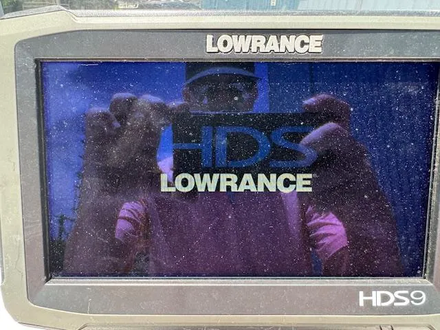 Slide: The Image of Lowrance HDS9 display on 2016 Blue Wave 2200 PureBay boat. - 22