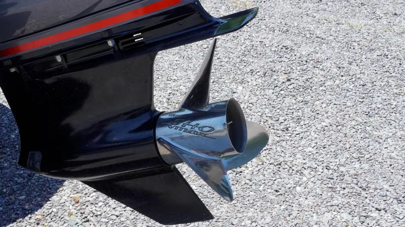 Slide: The Image of Propeller of 2021 Skeeter ZX200 boat on gravel surface. - 18