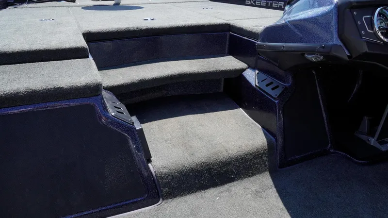 Slide: The Image of 2021 Skeeter ZX200 boat interior with carpeted steps and dashboard. - 27