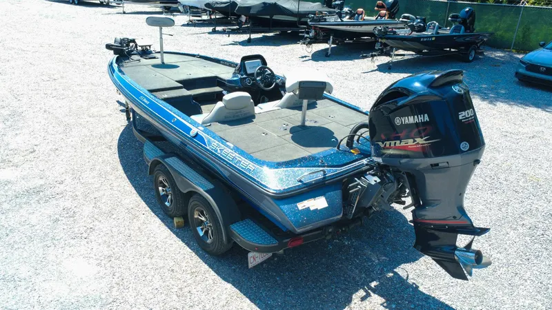 Slide: The Image of 2021 Skeeter ZX200 boat with Yamaha VMAX engine in a gravel lot. - 3
