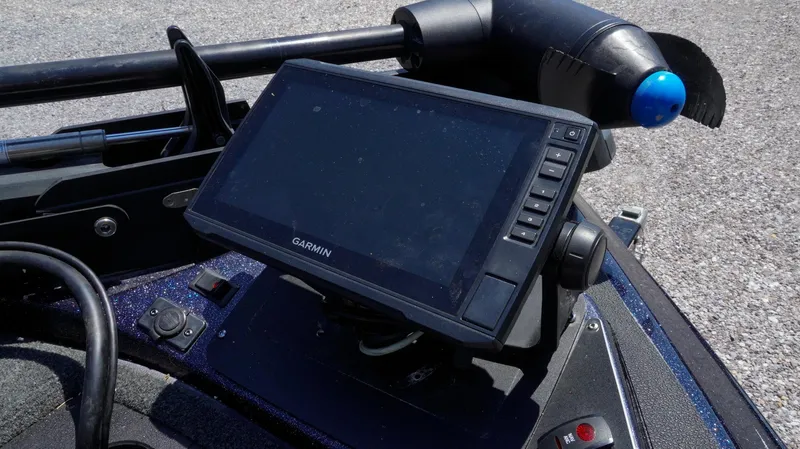 Slide: The Image of 2021 Skeeter ZX200 boat with Garmin fishfinder and trolling motor on deck. - 30