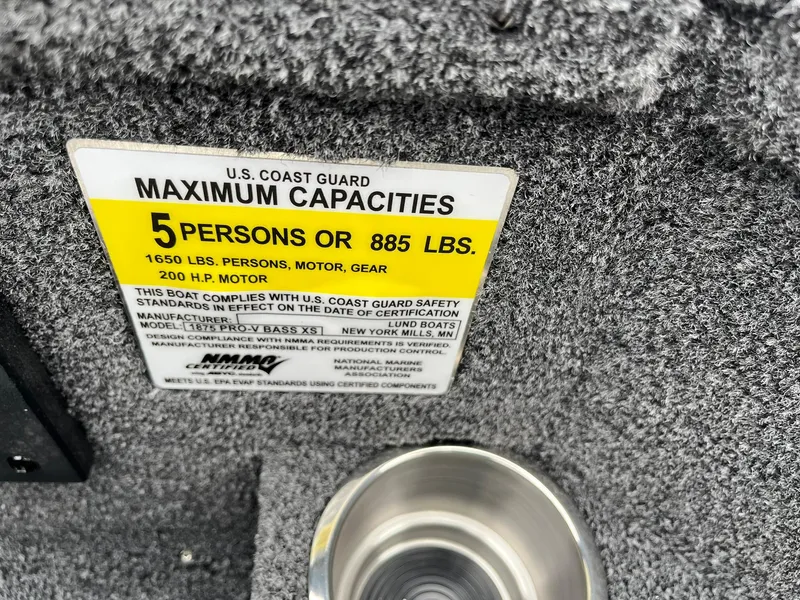 Slide: The Image of U.S. Coast Guard capacity label on 2026 Lund 1875 Pro-V Bass XS boat. - 23