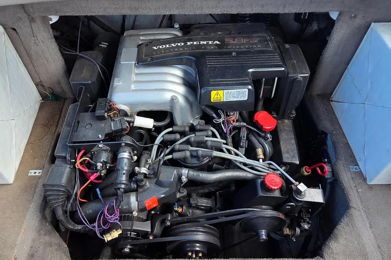 Slide: The Image of Volvo Penta 5.8 FSI engine in 1995 Four Winns 245 Sundowner boat. - 9