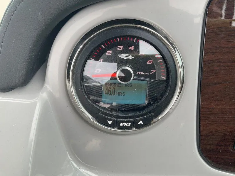 Slide: The Image of Dashboard of 2023 Chaparral 23 SSi showing 46 engine hours. - 18