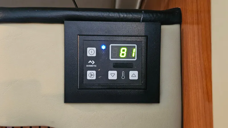 Slide: The Image of Digital control panel on 2003 Rinker Fiesta Vee 270 boat, displaying temperature setting. - 20