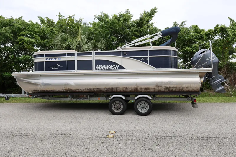 Slide: The Image of 2019 Bennington SX 22 SSXP pontoon boat on trailer, side view. - 1