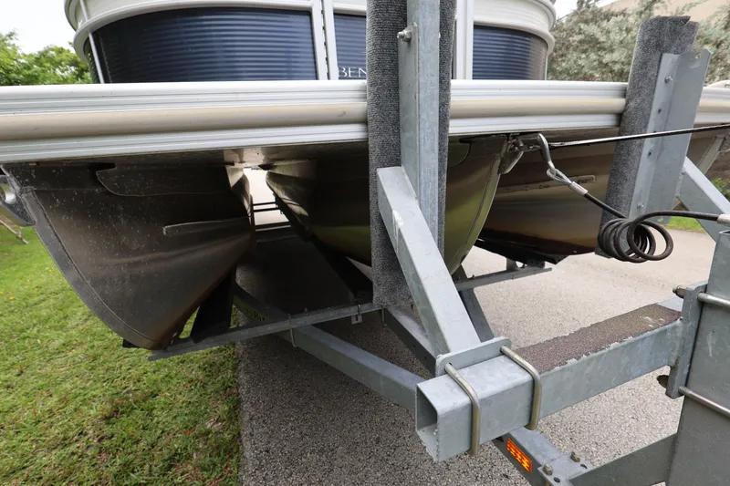 Slide: The Image of 2019 Bennington SX 22 SSXP pontoon boat on trailer, close-up view. - 6