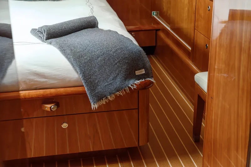 Slide: The Image of Privilege 745 2008 - 85