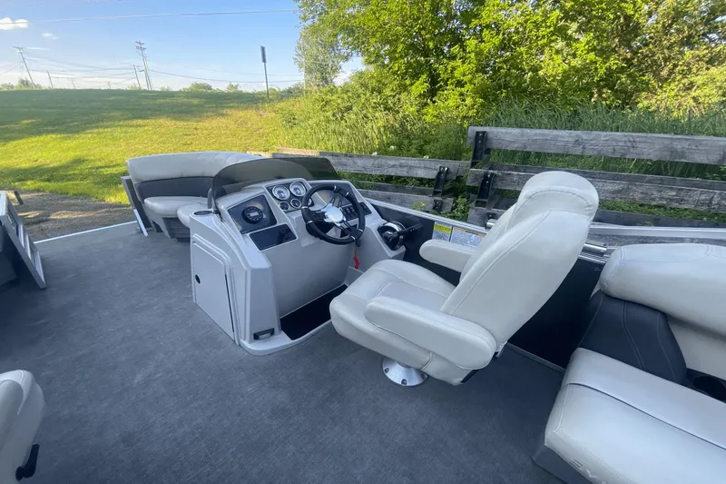 Slide: The Image of Sylvan Mirage 8520 LZ 2021 - 17