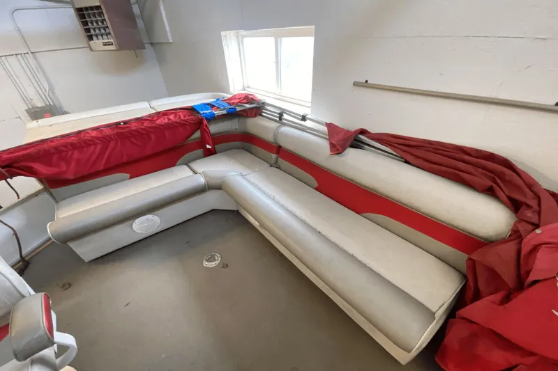Slide: The Image of 2007 Palm Beach 220 LX boat interior with red and white seating. - 13