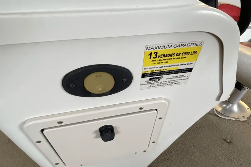 Slide: The Image of 2007 Palm Beach 220 LX capacity label, maximum 13 persons or 1900 lbs. - 9