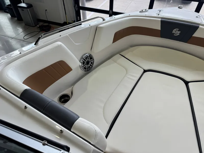 Slide: The Image of Chaparral 23 Surf 2023 - 18