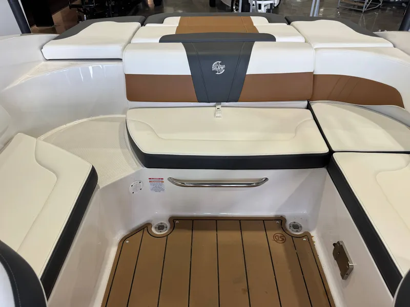 Slide: The Image of Chaparral 23 Surf 2023 - 26