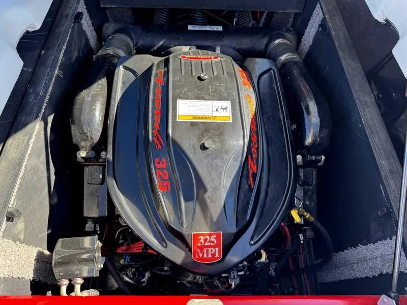 Slide: The Image of 2009 Supra 21V LAUNCH engine, 325 MPI, detailed view. - 1