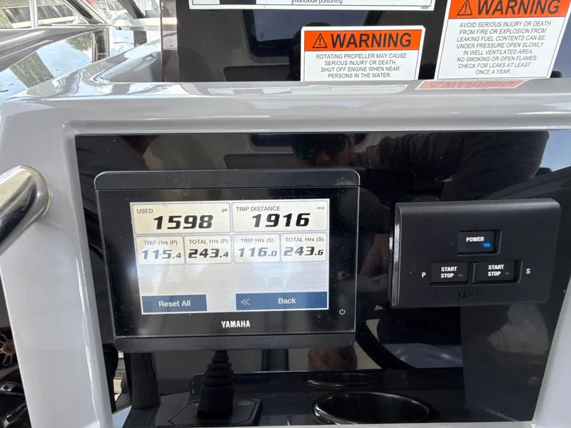 Slide: The Image of Dashboard of a 2022 Jeanneau Leader 10.5 WA Series 2 boat with Yamaha display. - 21