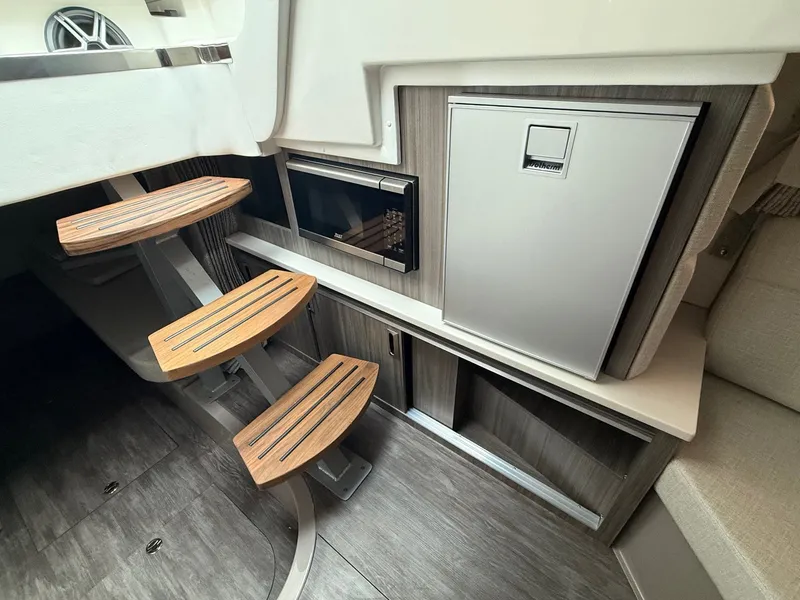 Slide: The Image of Sea Ray Sundancer 320 Outboard 2026 - 15