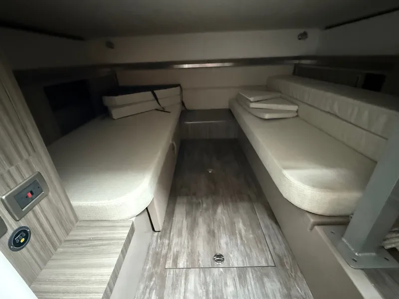 Slide: The Image of Sea Ray Sundancer 320 Outboard 2026 - 16