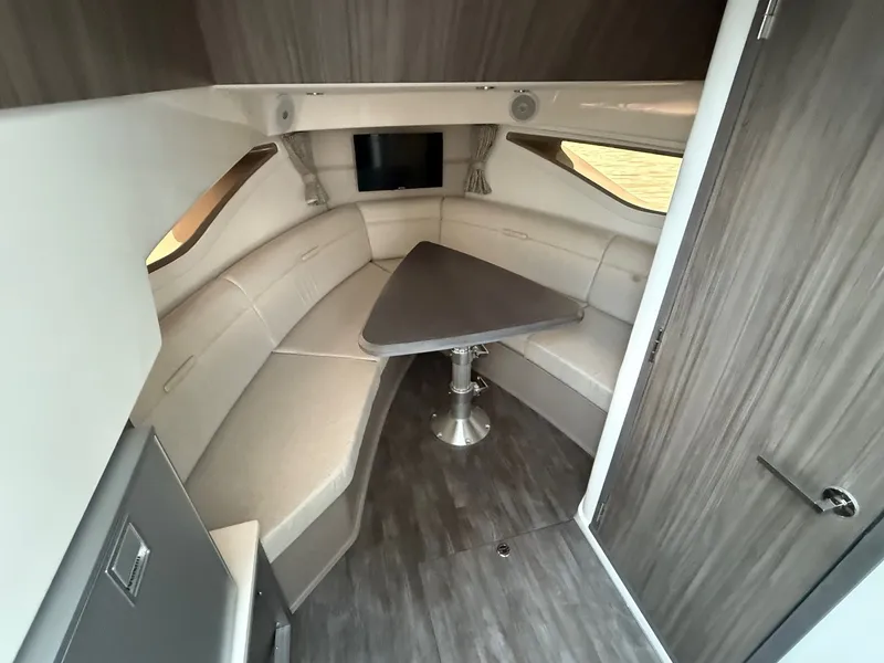 Slide: The Image of Sea Ray Sundancer 320 Outboard 2026 - 18