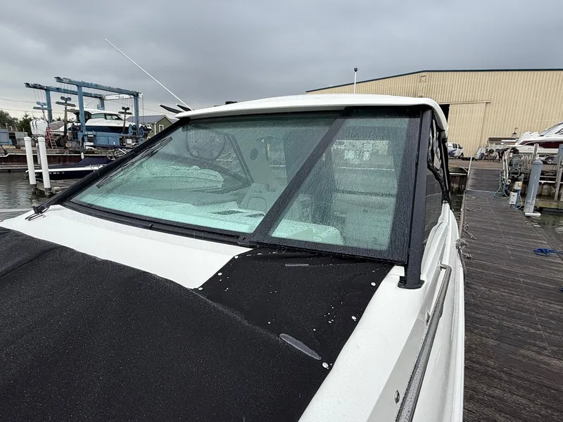 Slide: The Image of Sea Ray Sundancer 320 Outboard 2026 - 4