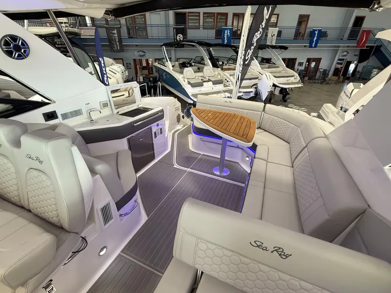 Slide: The Image of Sea Ray Sundancer 320 2026 - 87