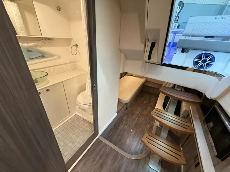 Slide: The Image of Sea Ray Sundancer 320 2026 - 96