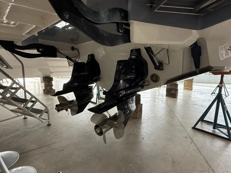 Slide: The Image of Sea Ray Sundancer 320 2026 - 98