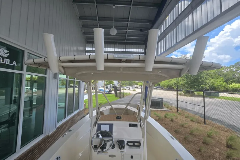 Slide: The Image of Scout 195 Sportfish 2026 - 12