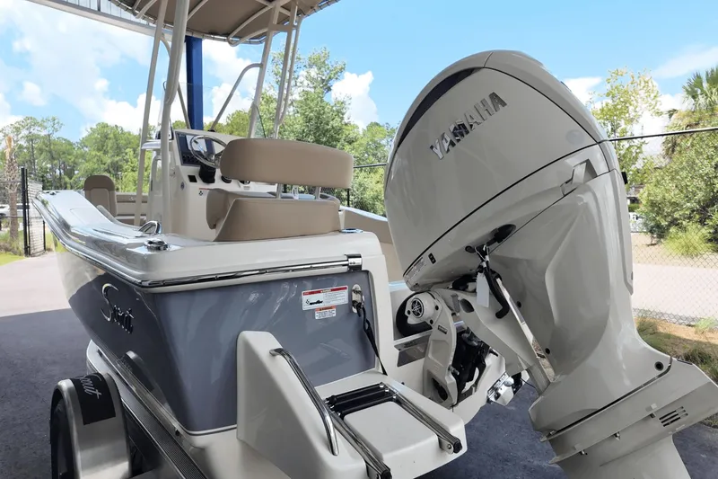 Slide: The Image of Scout 195 Sportfish 2026 - 2