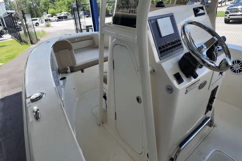 Slide: The Image of Scout 195 Sportfish 2026 - 20