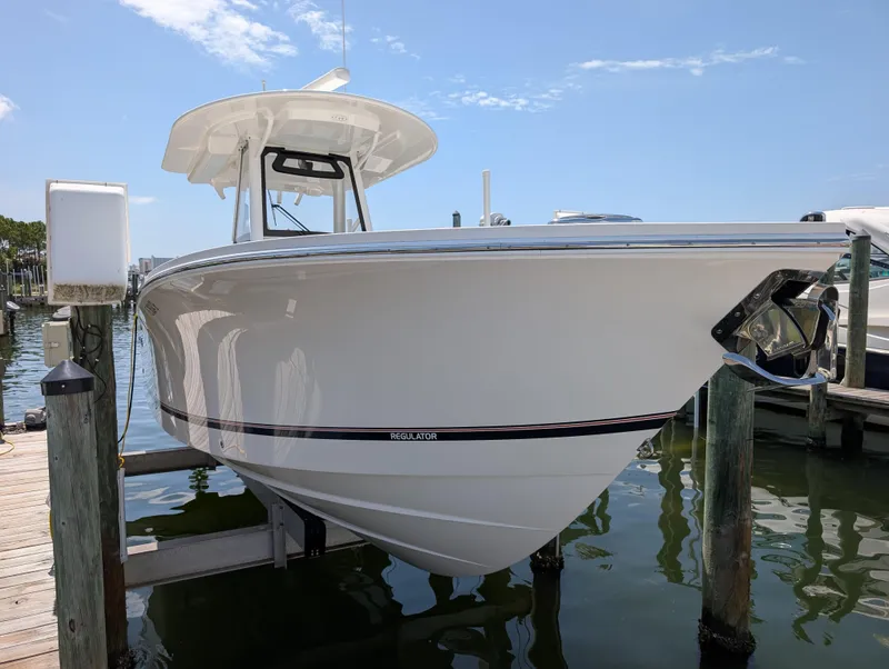 The Image of REGULATOR 28 - LIFT KEPT - STARBOARD SIDE - 1