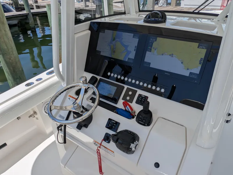 Slide: The Image of REGULATOR 28 DASH - 17