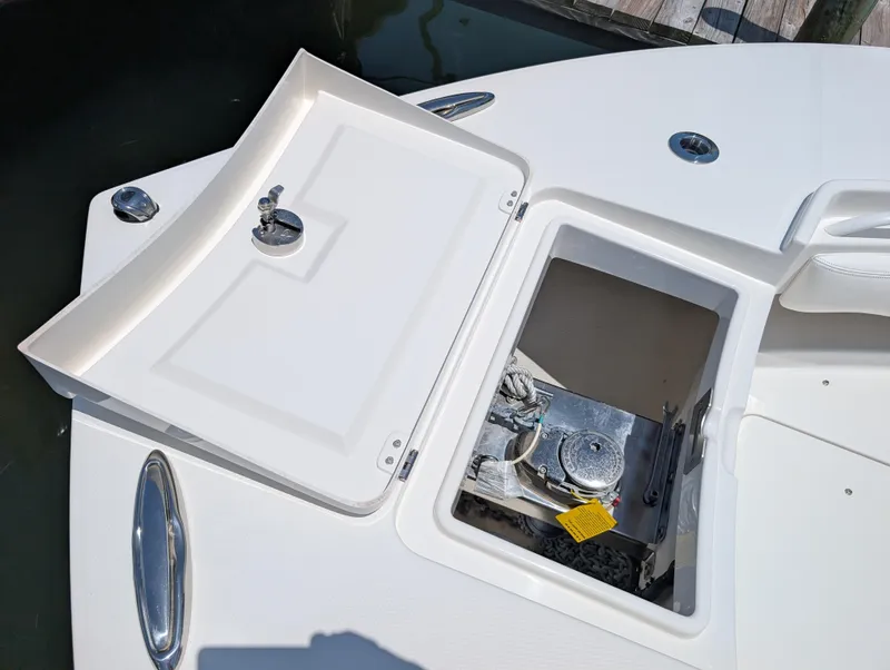 Slide: The Image of REGULATOR 28 WINDLASS - 26