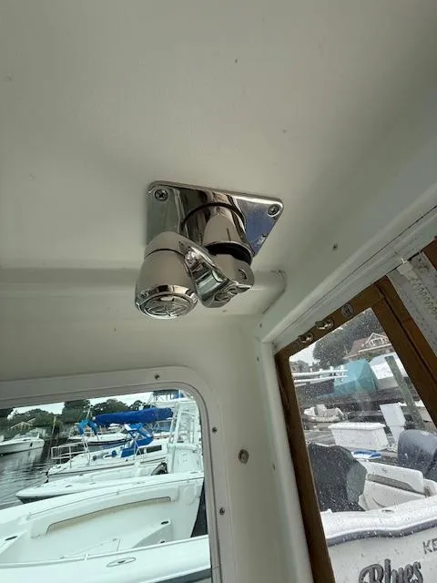 Slide: The Image of Interior view of a 2021 Steiger Craft 255 DV MIAMI boat, featuring a mounted chrome light fixture. - 8