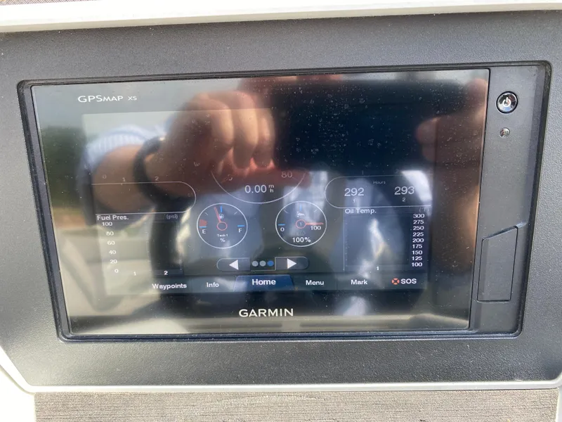 Slide: The Image of Garmin GPSMAP XS display on 2020 Manitou 25 Legacy SHP DL boat dashboard. - 21