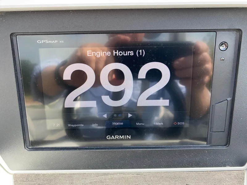 Slide: The Image of Garmin GPS display showing 292 engine hours on a 2020 Manitou 25 Legacy SHP DL. - 22