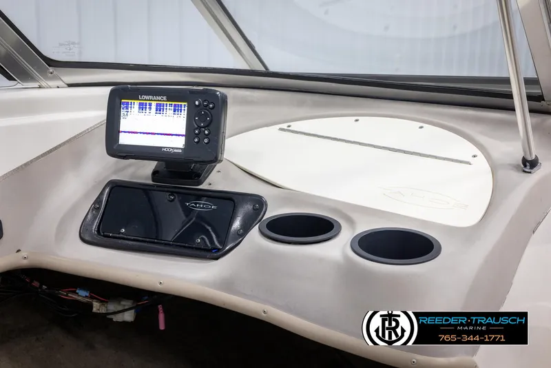 Slide: The Image of Dashboard of 2002 Tahoe Q3 I/O with Lowrance fish finder and cup holders. - 18