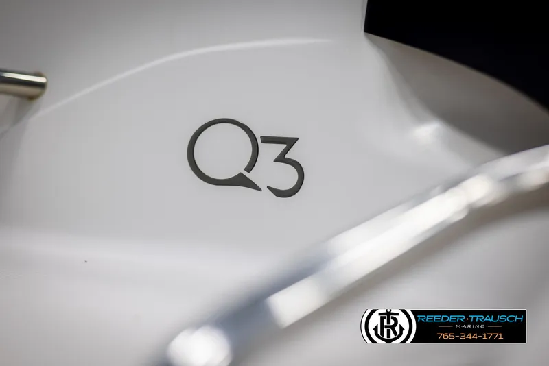 Slide: The Image of 2002 Tahoe Q3 I/O Mechanical Special boat logo with Reeder-Trausch Marine branding. - 45