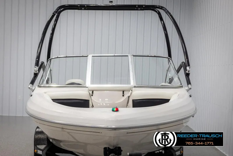 Slide: The Image of 2002 Tahoe Q3 I/O Mechanical Special boat with black wakeboard tower in showroom. - 7
