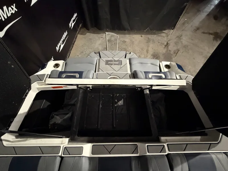 Slide: The Image of Malibu Wakesetter 25 LSV 2023 - 14