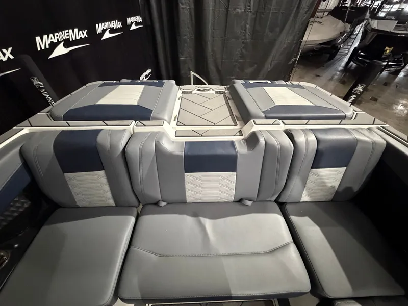 Slide: The Image of Malibu Wakesetter 25 LSV 2023 - 16