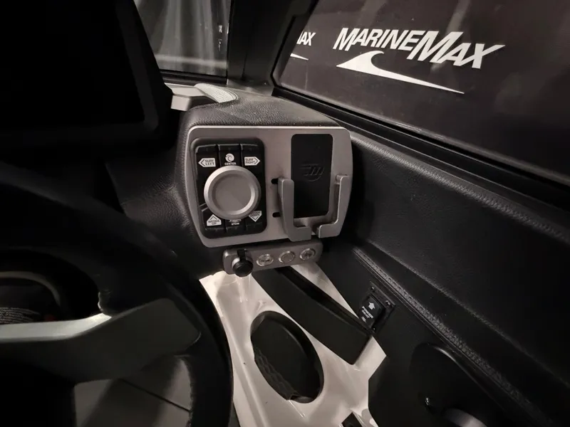 Slide: The Image of Malibu Wakesetter 25 LSV 2023 - 28