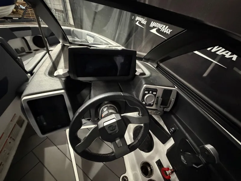 Slide: The Image of Malibu Wakesetter 25 LSV 2023 - 29