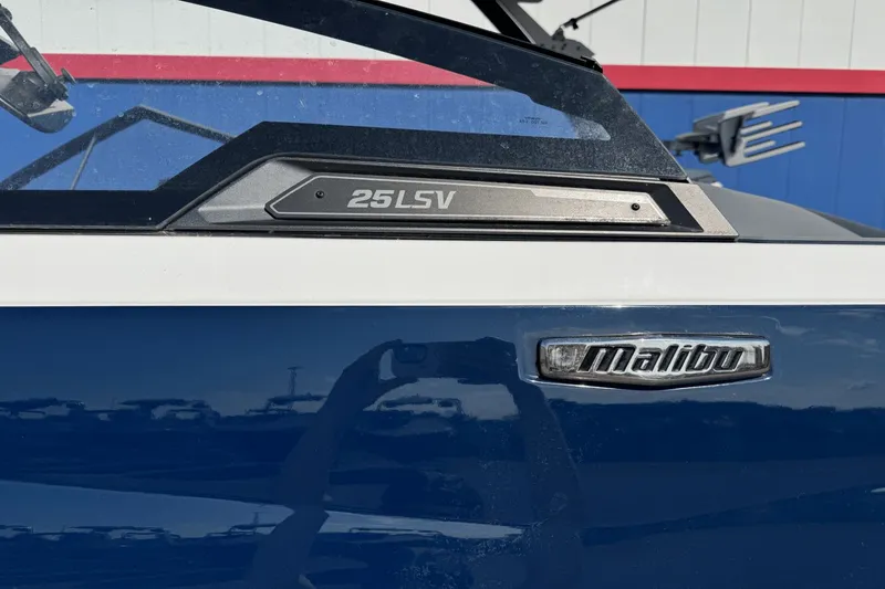 Slide: The Image of Malibu Wakesetter 25 LSV 2023 - 3