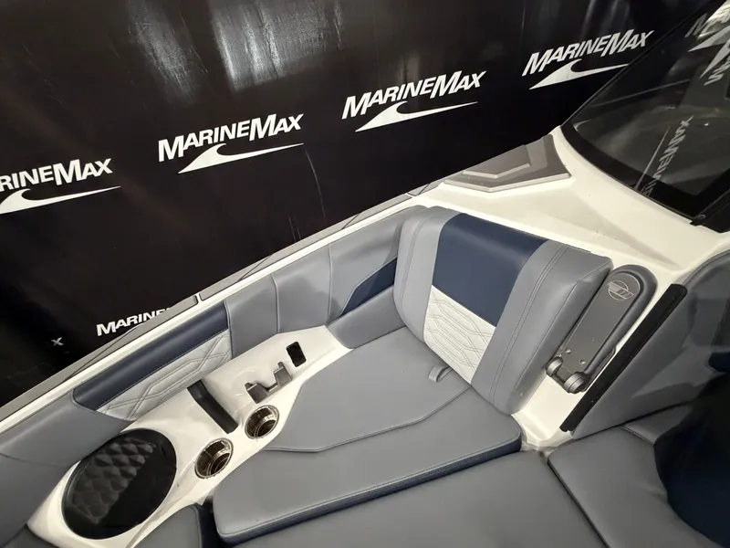 Slide: The Image of Malibu Wakesetter 25 LSV 2023 - 33
