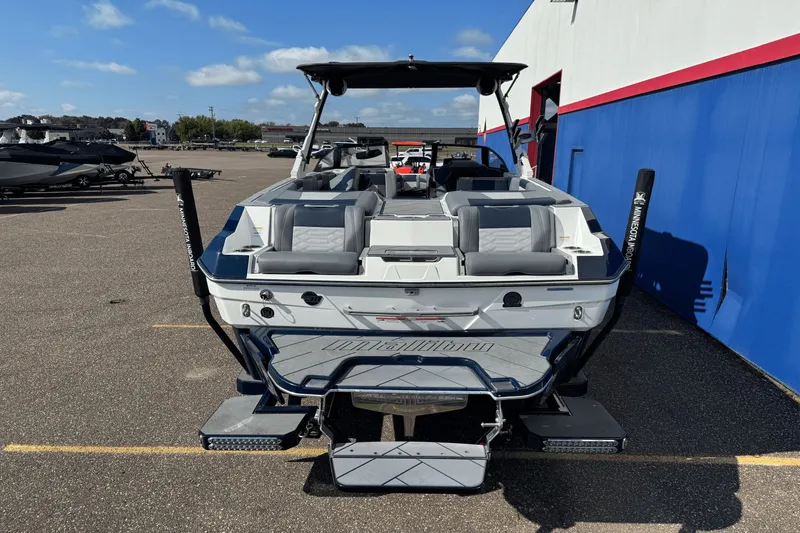 Slide: The Image of Malibu Wakesetter 25 LSV 2023 - 6