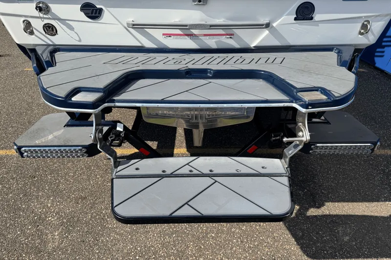 Slide: The Image of Malibu Wakesetter 25 LSV 2023 - 8
