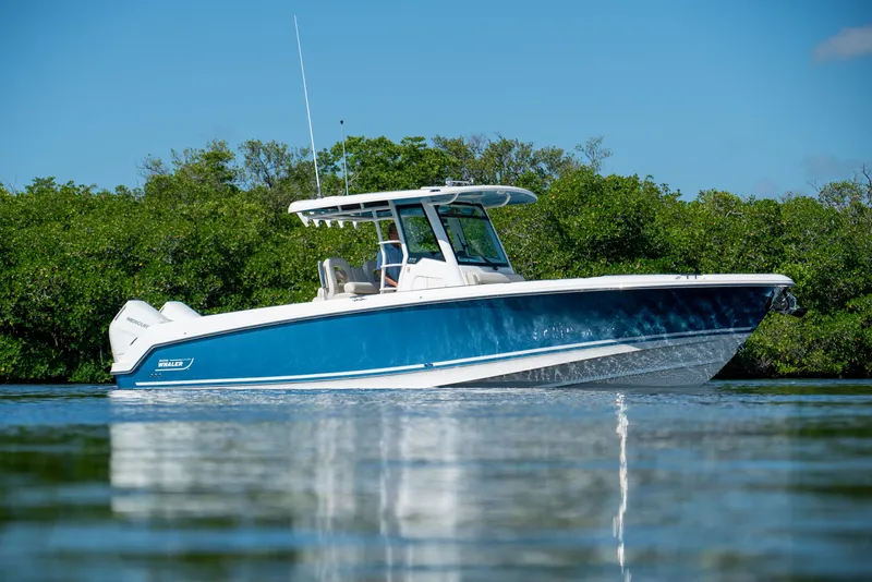 Slide: The Image of Boston Whaler 330 Outrage 2026 - 0